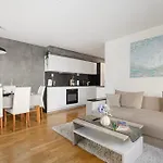 Modern And Stylish In Lejlighed *