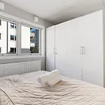 Modern And Stylish In Leilighet *